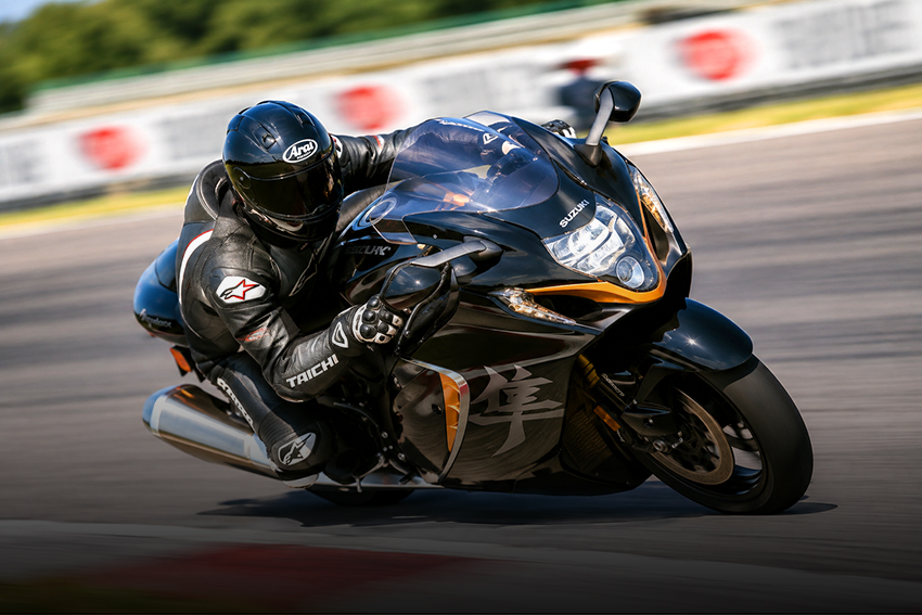 2022 Suzuki Hayabusa cornering at speed on a track